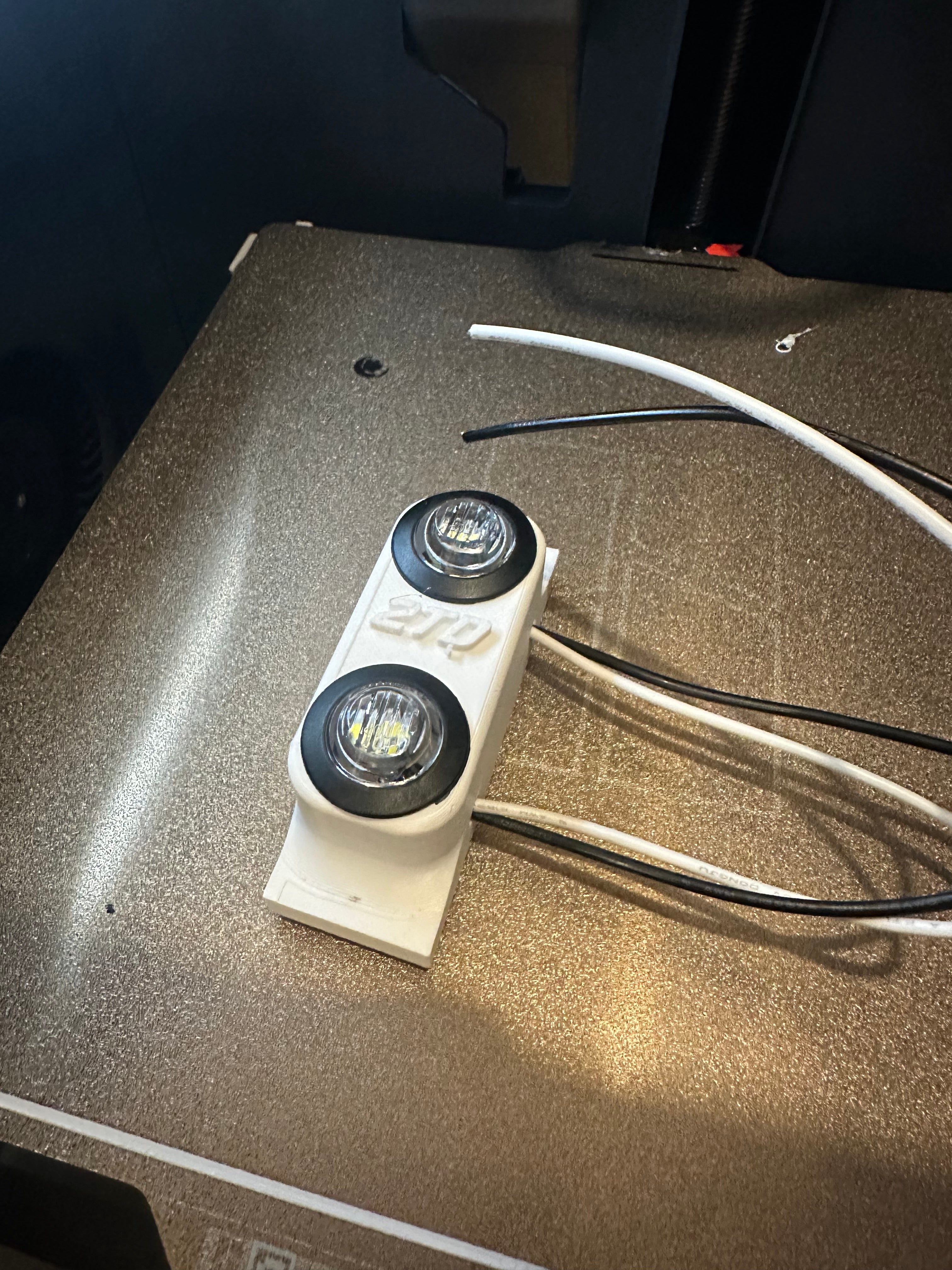 Magnetic rock light