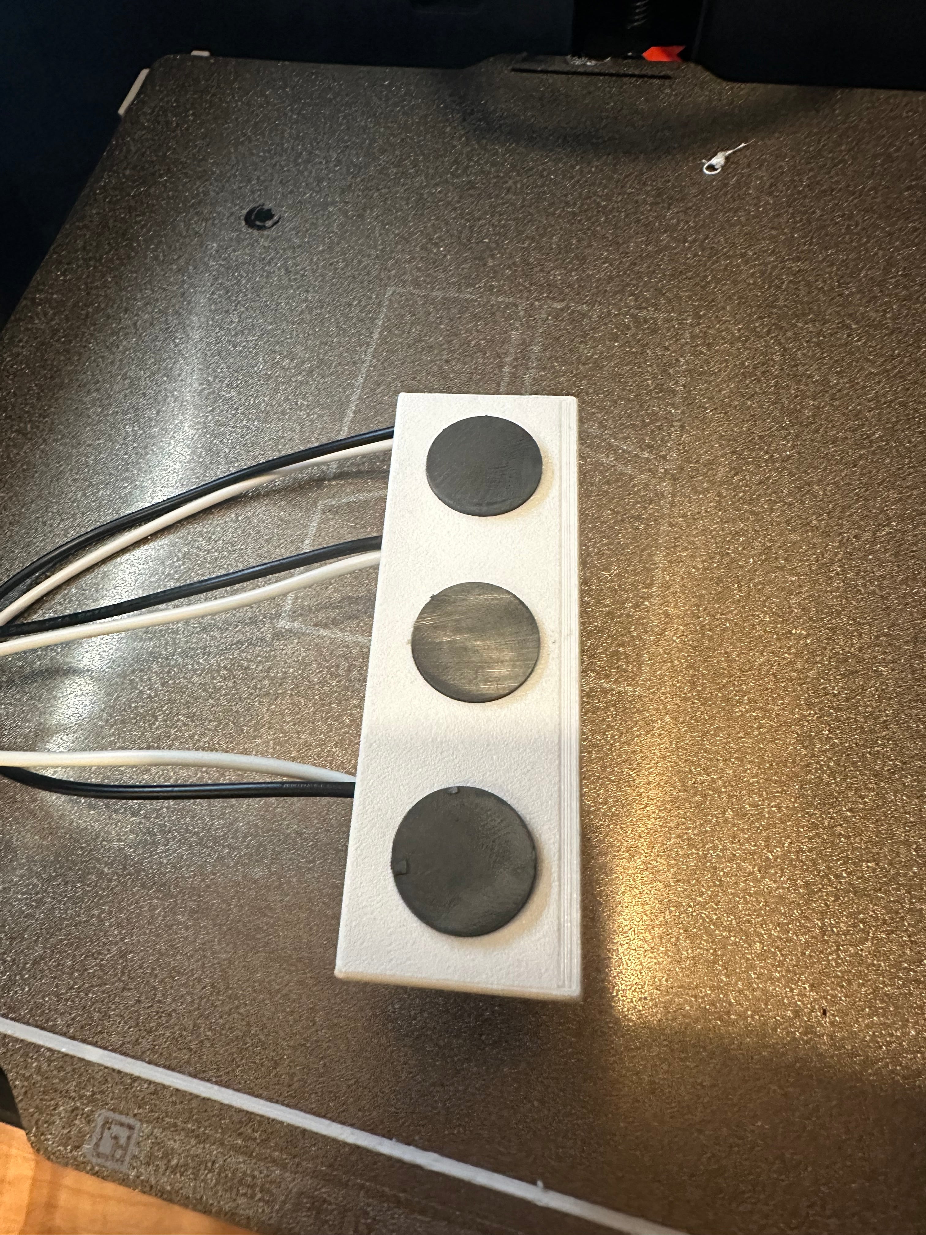 Magnetic rock light