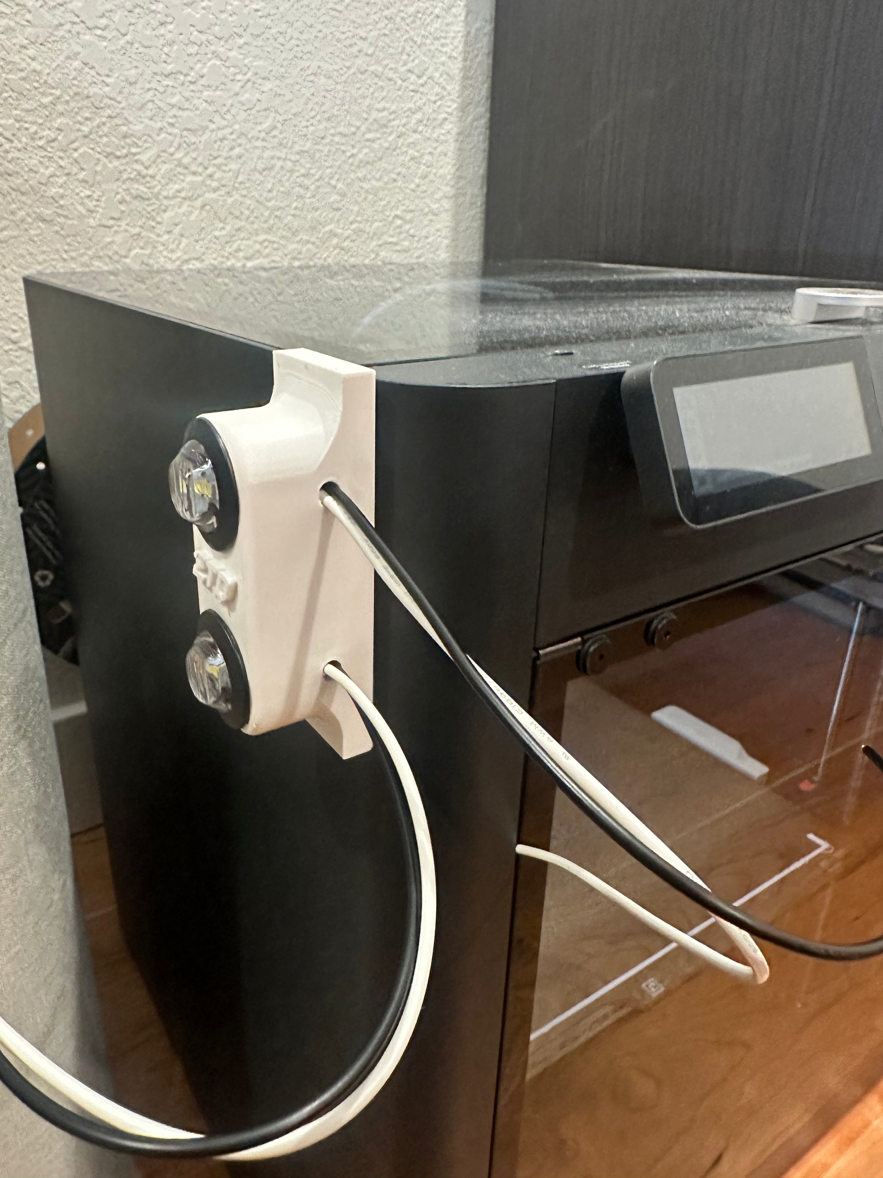 Magnetic rock light